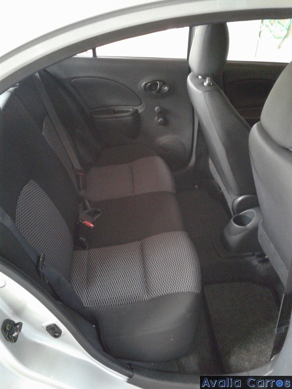 nissan_march_1_0_s_interior_01