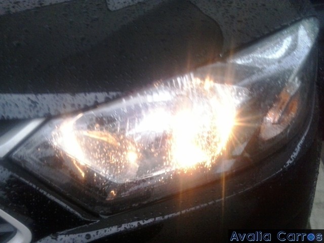 Avaliando a lanterna dianteira esquerda do Onix Joy