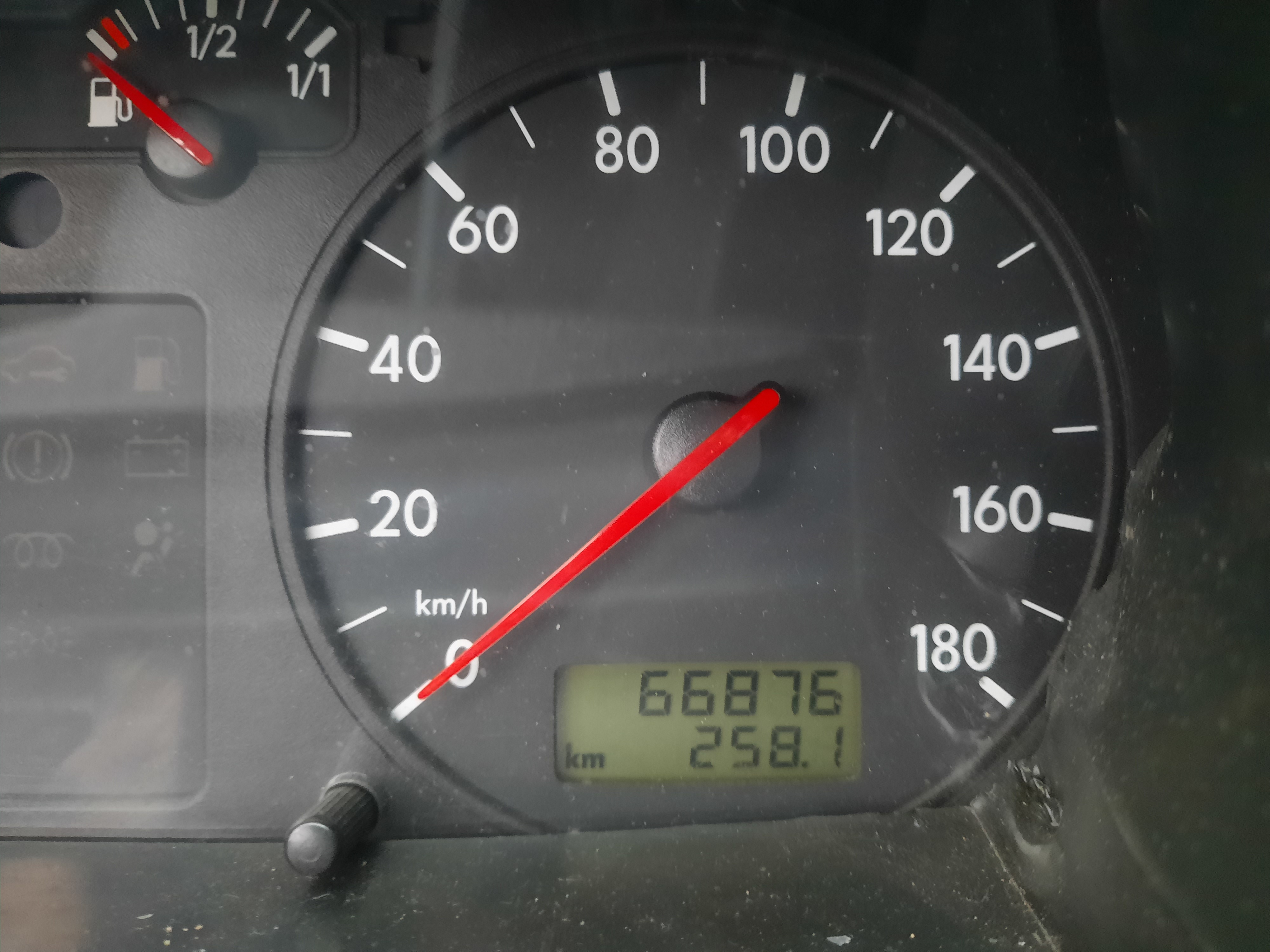 Avaliando o Volkswagen Gol CL 1.8 1989 Pé de Touro equipado com motor 1.8 original de fábrica